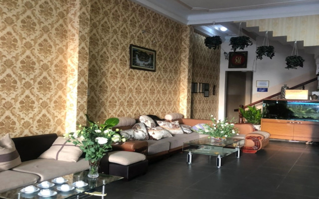 Quang Chien Hotel by Zuzu