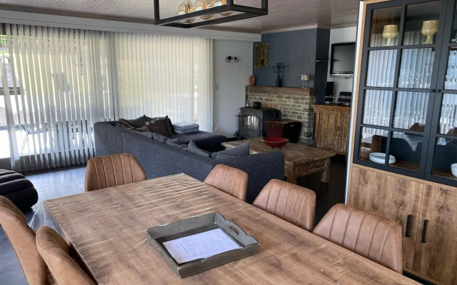 Luxurious Holiday Home with Hot Tub & Sauna in Houffalize