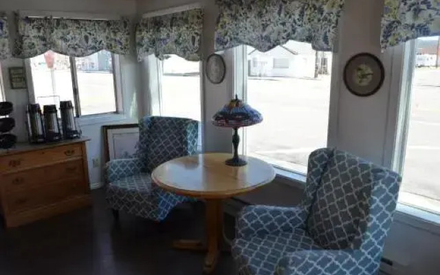 Silver Maple Inn