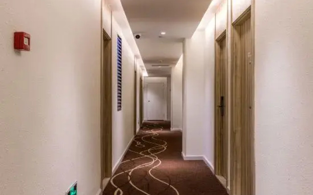 HanTing Premium Hotel (Xiamen Botanical Garden Bailuzhou Road)