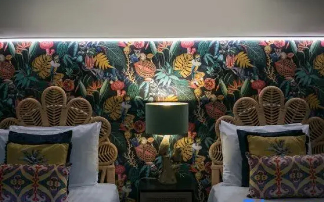 The Galleries I - Covent Garden - by Frankie