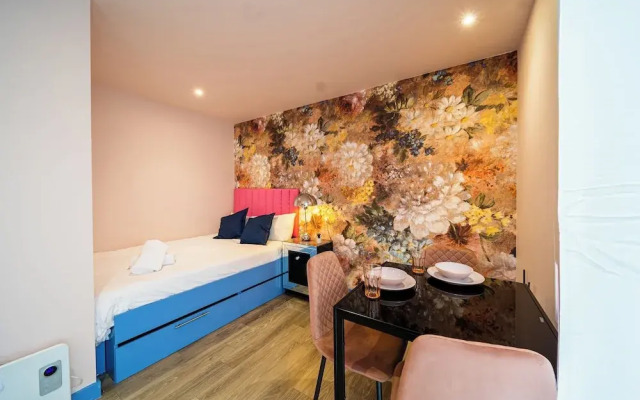 Outstanding Deluxe Self Contained City Apartment