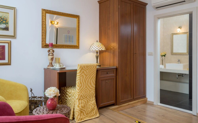 Romantic Luxury Rooms