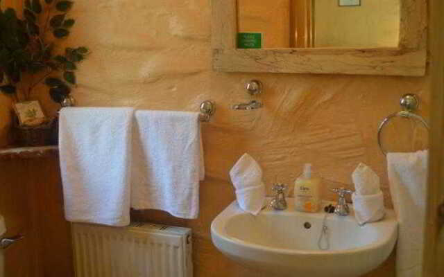 Lissyclearig Thatched Cottage