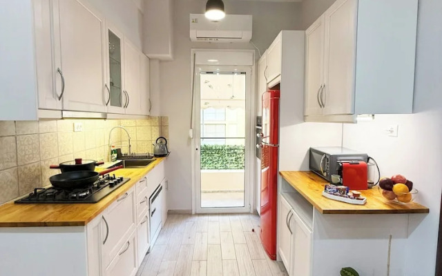 Athenian Petralona Suite