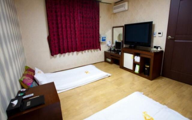 Goodstay HighValley Hotel