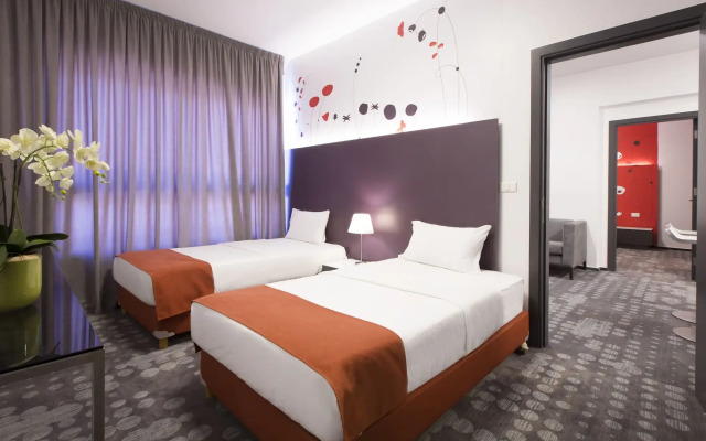 35 Rooms