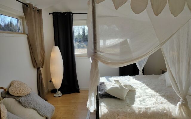 Charming 2-bed House at the Lake Close Gustavsfors