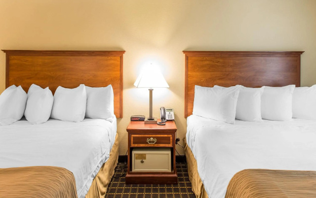 Quality Inn & Suites On the River