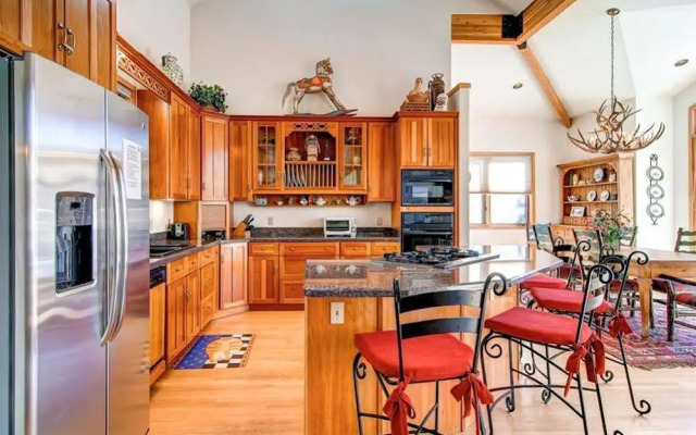 Gold Flake Lodge Main Street By Pinnacle Lodging