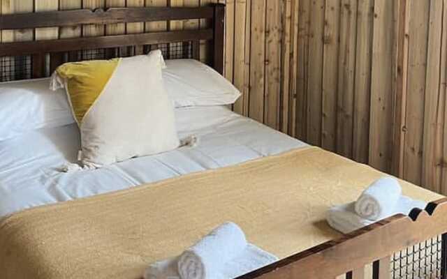 Tregantle Farm Eco Glampsite Super Safari Cabin