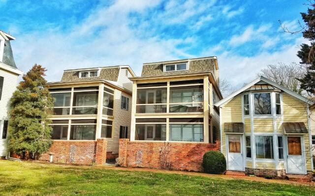 Sandaway Suites & Beach