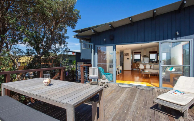 Illaroo I Absolute Waterfront with Spa