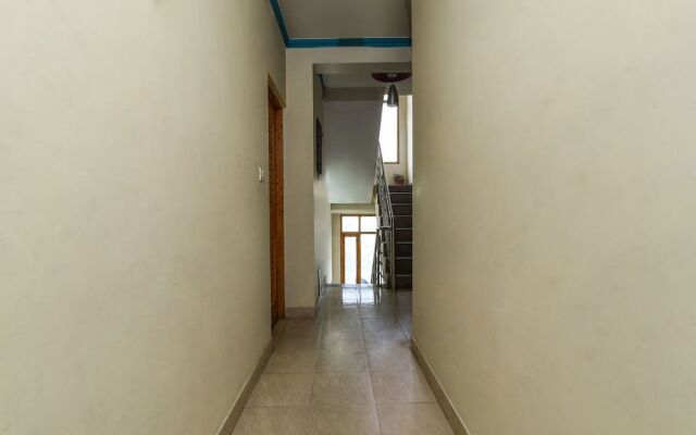 OYO Home 15841 Serene Mountain View Studio