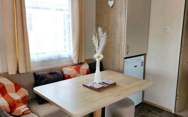 Forget-me-not Stays Holiday Caravan- 3 Bedrooms