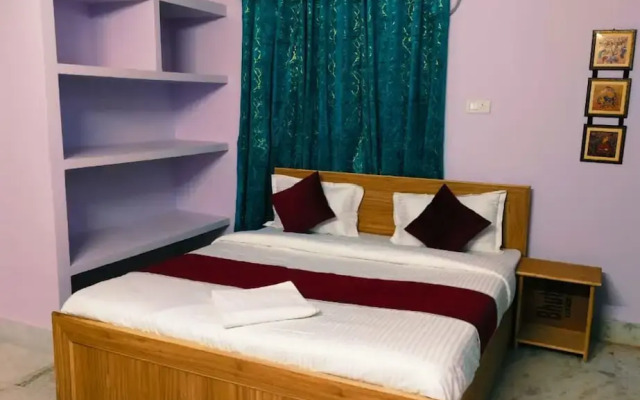 Goroomgo Rail View Guest House Puri