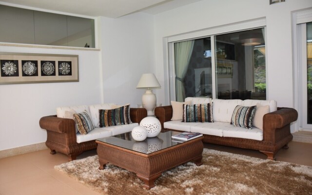 Semi Detached Townhouse Near The Beach