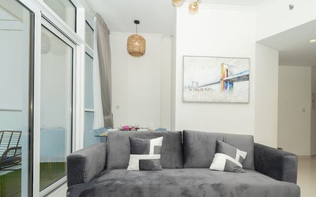 Carson Elegant Living in One Bedroom