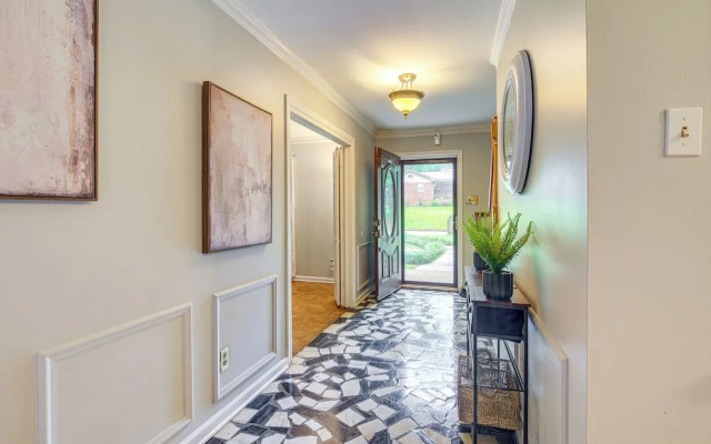 Walk to Graceland: Spacious Memphis Home!