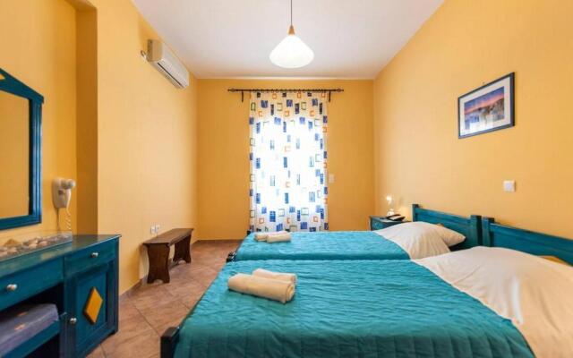 Santorious Spacious Apartment