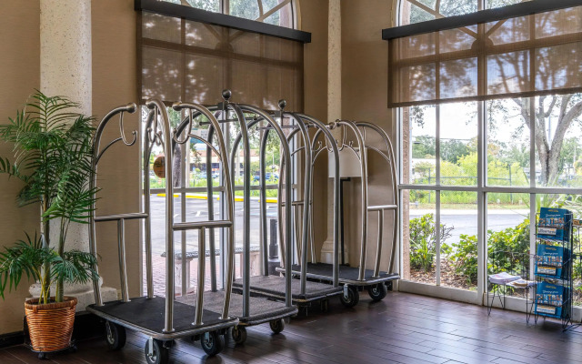 Comfort Inn & Suites Lakeland North I-4