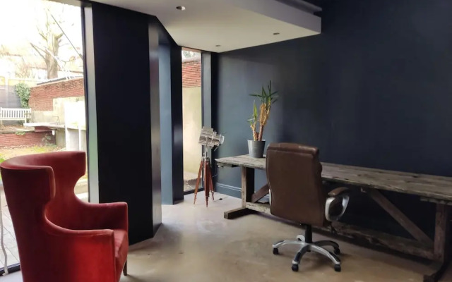 Remarkable 7-bed House in London