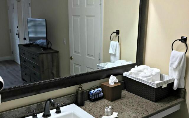 Walk In Condo Near The Strip-WIFI-Pool-Sleeps 9-( Club A-7 WI )