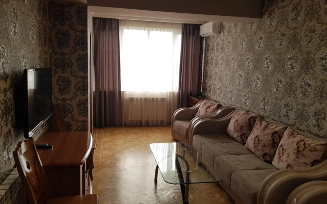 Luxury Apartment-1 in the Center of Yerevan, Safaryans Family