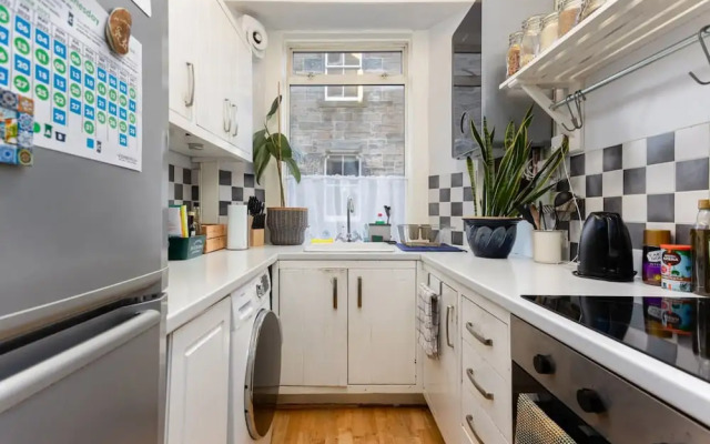 Modern and Jazzy 2 Bedroom House in Edinburgh