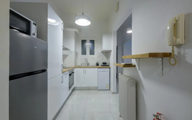 Fully Renovated Flat in Prime Location