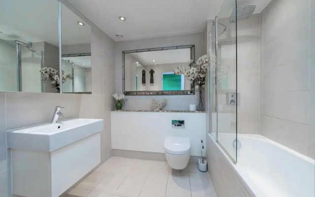 Superb Artists Flat w Free Parking