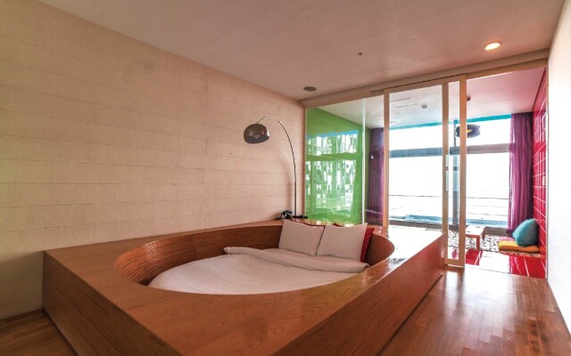 Haslla Art World Museum Hotel