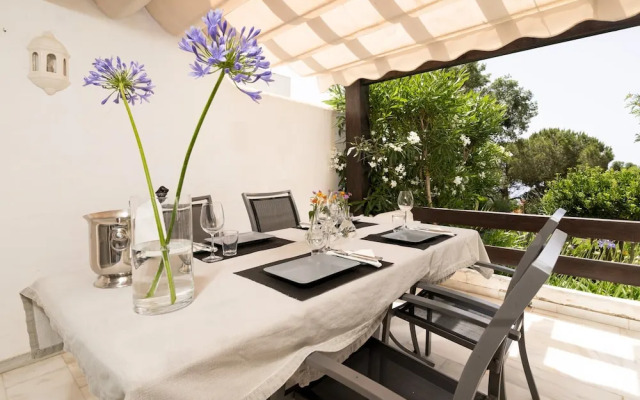 Ojen Retreat With Pool