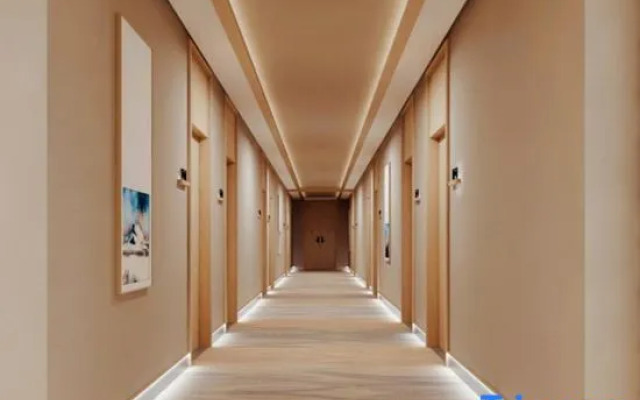 Xuexiang Xueyun Holiday Hotel