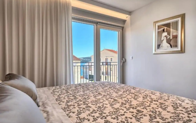 Apartment Aniva - 50 m From the sea