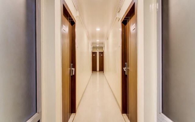 OYO Flagship 36693 Hotel Royal Enclave