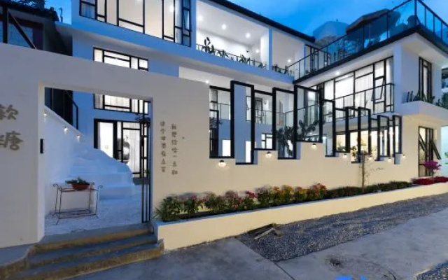 Gummy.Candy|Cherry Blossom.Courtyard Homestay