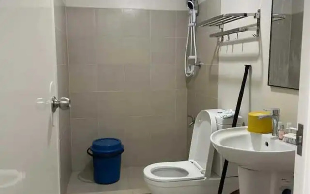 Fullerton Suites