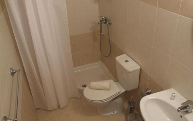 Studio with shower room E3, full kitchen, poolside, FREE WIFI