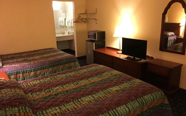 OYO Woodland Hotel and Suites
