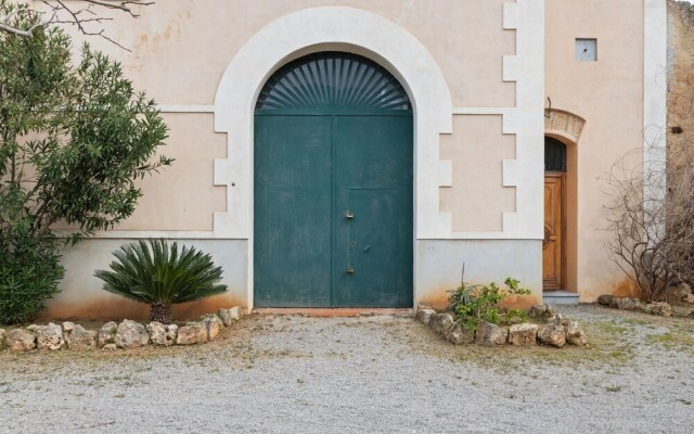 Enticing Holiday Home in Portella di Mare Near Sea Beach