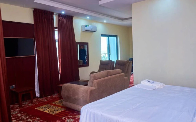 Deja Vu Hotel and Suites