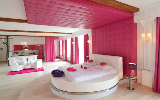 Lush Apartment with Sauna, Hot Tub, Mountain Views in Ensival