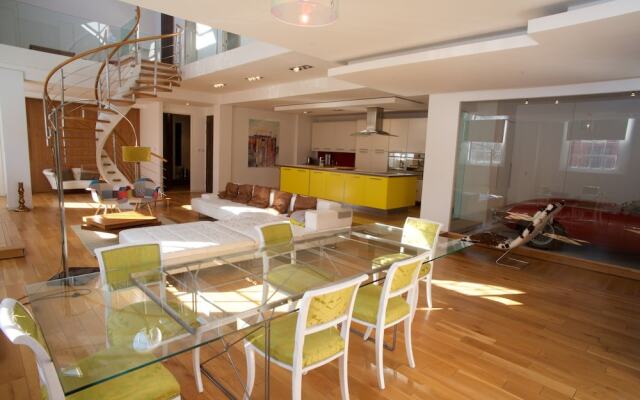 Modern Home In Greenwhich