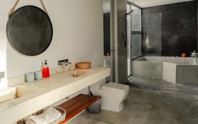 Breathtaking Beach Villa, Feel the Inviting Vibe!