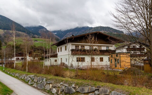 Spacious Holiday Home In Niedernsill With Garden