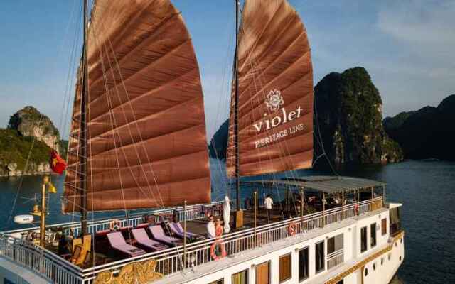 Heritage Line Violet Cruise-Ha Long Bay and Lan Ha