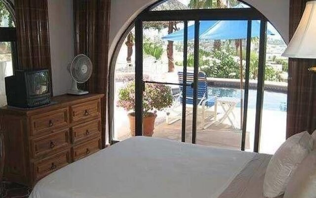Short Walk to Downtown&Beach from Villa Serrana