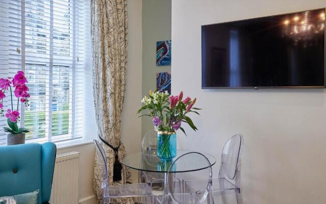 The Granville - Delightful 2-bed Victorian Apartment