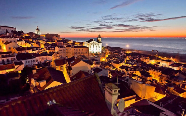 Alfama T1 Travel